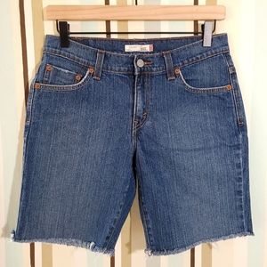 Levi's early 2000's 515 straight fit Mid-rise jean shorts, size 4